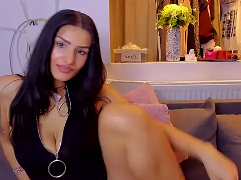 Snapshot of Milfchellle chatting on April 23, 2026, 11:17 pm Milfchellle online show from April 23, 2026, 11:17 pm
