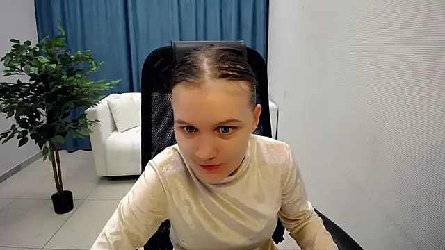  donnaSia  online show from May 22, 2026, 11:08 am
