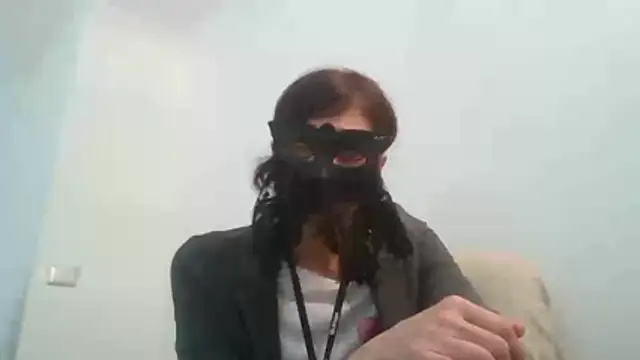 Snapshot of HelenTiAscolta chatting on May 9, 2026, 2:31 pm HelenTiAscolta online show from May 9, 2026, 2:31 pm