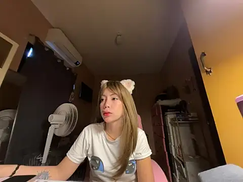 sweet glam online show from May 17, 2026, 2:33 am
