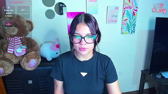 Snapshot of angelina_77 chatting on June 23, 2026, 1:25 am angelina 77 online show from June 23, 2026, 1:25 am