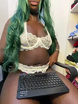 Leylabelle26 online show from June 23, 2026, 7:12 pm