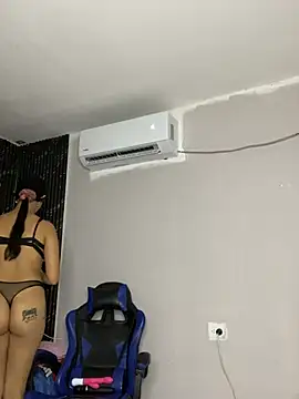 Snapshot of ValentinaLux_Oficiall chatting on July 2, 2026, 6:36 pm ValentinaLux Oficiall online show from July 2, 2026, 6:36 pm