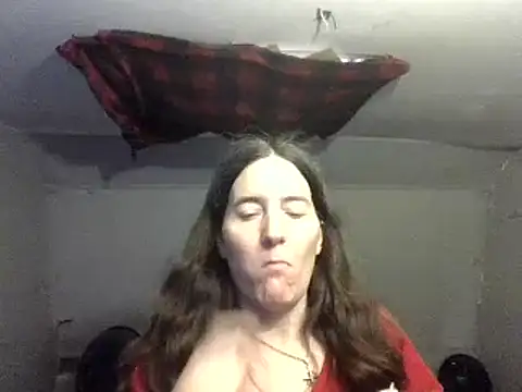 Snapshot of Mini83 chatting on June 6, 2026, 5:18 pm Mini83 online show from June 6, 2026, 5:18 pm