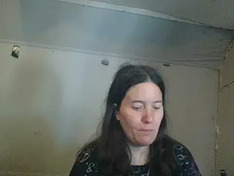 Snapshot of Mini83 chatting on May 5, 2026, 4:32 pm Mini83 online show from May 5, 2026, 4:32 pm