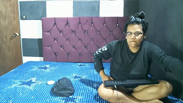 Snapshot of Valery-Khloe chatting on August 10, 2026, 5:14 am Valery-Khloe online show from August 10, 2026, 5:14 am
