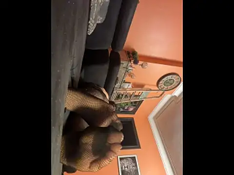 Lili Lovina online show from April 21, 2026, 9:54 pm