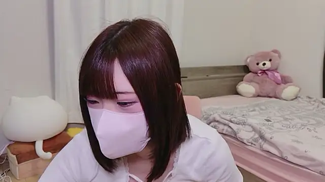 hiyo0001 online show from May 19, 2026, 2:02 pm