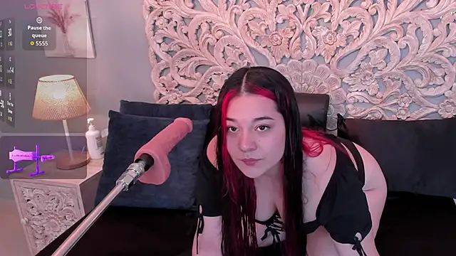 Snapshot of Sabrinna_fox chatting on April 28, 2026, 7:29 pm Sabrinna fox online show from April 28, 2026, 7:29 pm