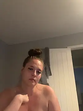 Poppylooloo online show from July 7, 2026, 7:06 pm