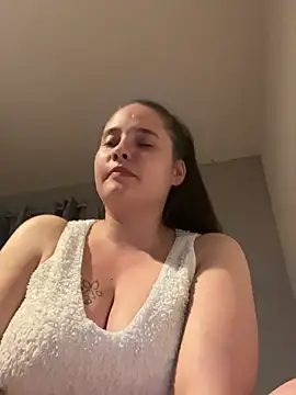 Poppylooloo online show from April 24, 2026, 8:11 pm
