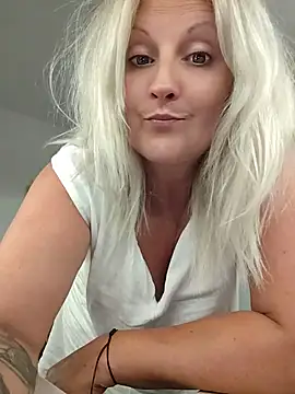 Snapshot of Divineblond chatting on July 11, 2026, 8:20 pm Divineblond online show from July 11, 2026, 8:20 pm