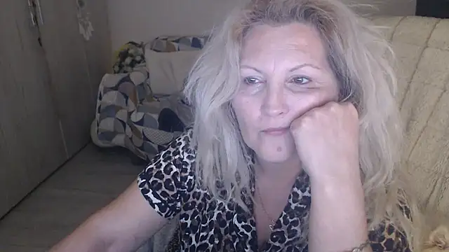 Divineblond online show from March 6, 2026, 5:52 pm