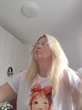 Divineblond online show from March 29, 2026, 11:56 am