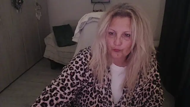 Divineblond online show from April 9, 2026, 11:44 pm