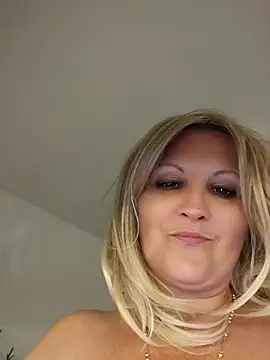 Divineblond online show from June 1, 2026, 11:04 pm