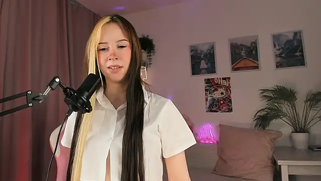 Luvienne Belle online show from June 25, 2026, 3:04 am