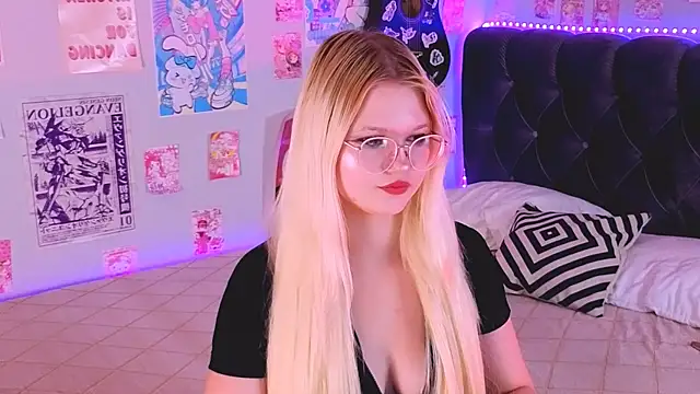 LunariaFox online show from July 29, 2026, 3:22 pm
