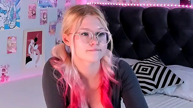 Snapshot of LunariaFox chatting on May 31, 2026, 6:09 pm LunariaFox online show from May 31, 2026, 6:09 pm