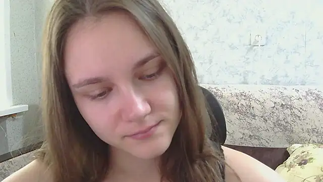 Snapshot of DolcezzaCream chatting on July 28, 2026, 9:39 am DolcezzaCream online show from July 28, 2026, 9:39 am