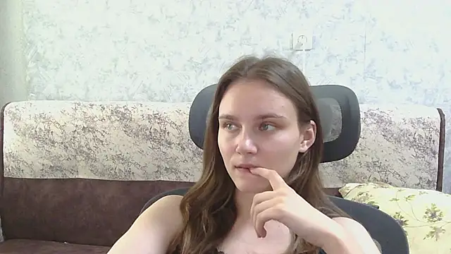 Snapshot of DolcezzaCream chatting on July 28, 2026, 11:17 am DolcezzaCream online show from July 28, 2026, 11:17 am