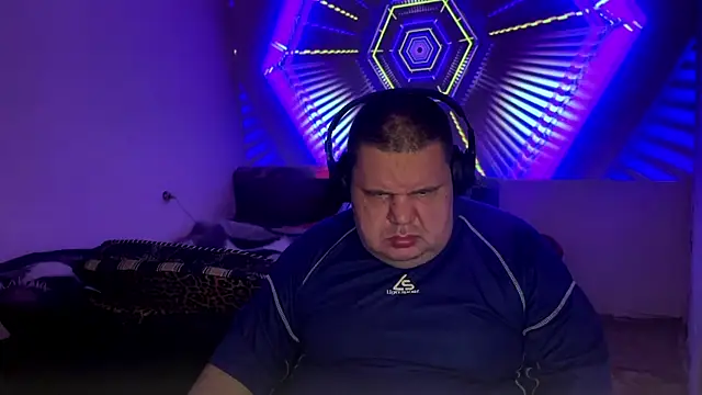 chubby daddy online show from April 25, 2026, 10:18 pm