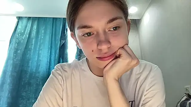Snapshot of MonaNox chatting on July 1, 2026, 6:58 am MonaNox online show from July 1, 2026, 6:58 am