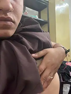 yyyyyooorrrwww online show from April 23, 2026, 5:36 pm