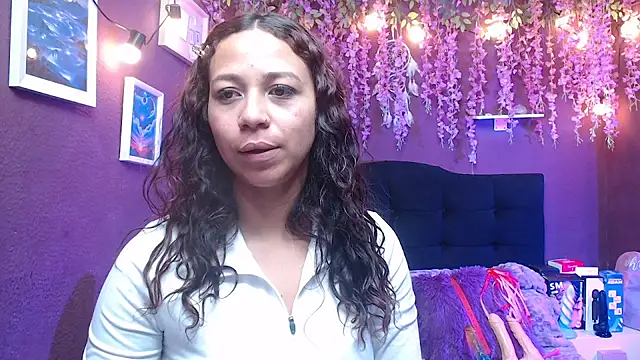 Snapshot of monik299 chatting on May 25, 2026, 1:21 pm monik299 online show from May 25, 2026, 1:21 pm