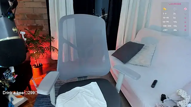 MissBronte online show from June 14, 2026, 2:24 am