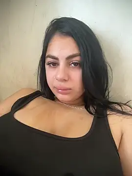 Snapshot of LilyLovell chatting on May 13, 2026, 11:06 am LilyLovell online show from May 13, 2026, 11:06 am