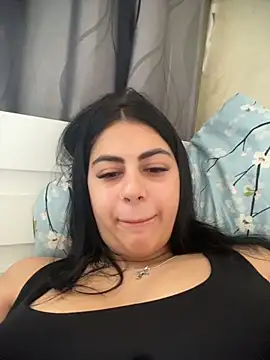 Snapshot of LilyLovell chatting on May 5, 2026, 12:19 pm LilyLovell online show from May 5, 2026, 12:19 pm