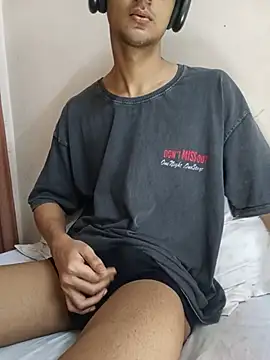 Snapshot of skinny_raj chatting on July 10, 2026, 8:09 pm skinny raj online show from July 10, 2026, 8:09 pm