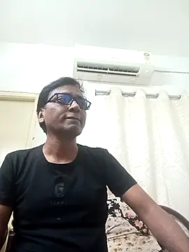 VENOM QUEEN online show from May 5, 2026, 1:47 pm