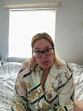 Snapshot of SecretRavenXO chatting on May 21, 2026, 11:40 am SecretRavenXO online show from May 21, 2026, 11:40 am