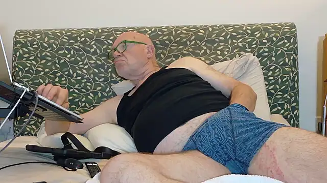 Snapshot of KinkCentral chatting on June 2, 2026, 8:42 pm KinkCentral online show from June 2, 2026, 8:42 pm