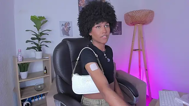 NaomiSaenz  online show from June 23, 2026, 9:07 am