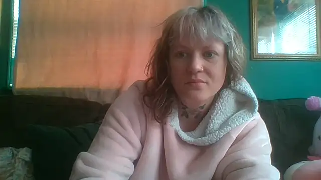 Snapshot of RosieSwitchBitch chatting on May 4, 2026, 12:19 pm RosieSwitchBitch online show from May 4, 2026, 12:19 pm