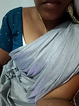 Snapshot of Tamil_Hot_HoneyBee chatting on June 17, 2026, 6:07 pm Tamil Hot HoneyBee online show from June 17, 2026, 6:07 pm