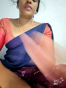 Snapshot of Tamil_Hot_HoneyBee chatting on July 24, 2026, 2:35 pm Tamil Hot HoneyBee online show from July 24, 2026, 2:35 pm