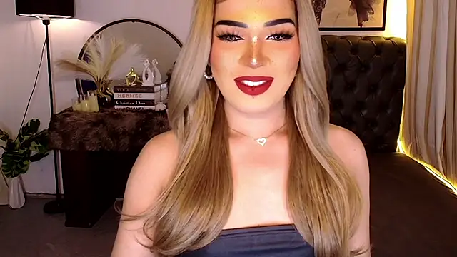 Snapshot of Empress_Candice chatting on June 3, 2026, 2:33 pm Empress Candice online show from June 3, 2026, 2:33 pm