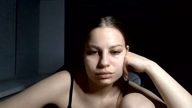  Linsyy ee  online show from May 13, 2026, 7:21 pm