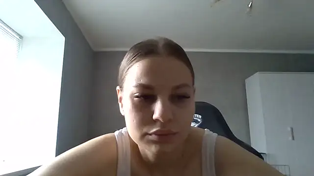  Linsyy ee  online show from May 9, 2026, 9:23 am