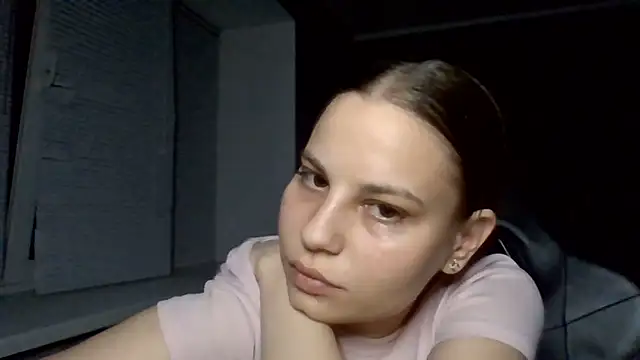  Linsyy ee  online show from June 10, 2026, 8:43 pm