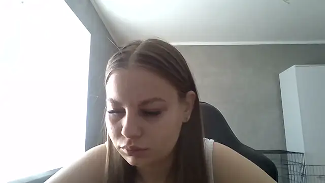 Linsyy ee  online show from May 5, 2026, 9:34 am