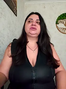 -CUTE-EVVIL- online show from May 6, 2026, 5:11 am