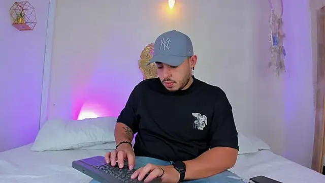 ChrisWyles online show from April 30, 2026, 11:28 am