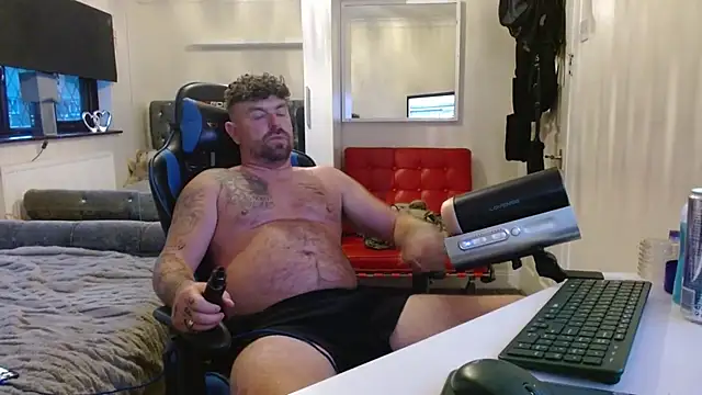 Snapshot of Naughtybihubbyxx chatting on July 6, 2026, 8:44 pm Naughtybihubbyxx online show from July 6, 2026, 8:44 pm