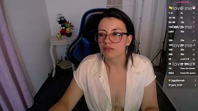 Snapshot of Valeri_bj chatting on June 11, 2026, 12:43 am Valeri bj online show from June 11, 2026, 12:43 am