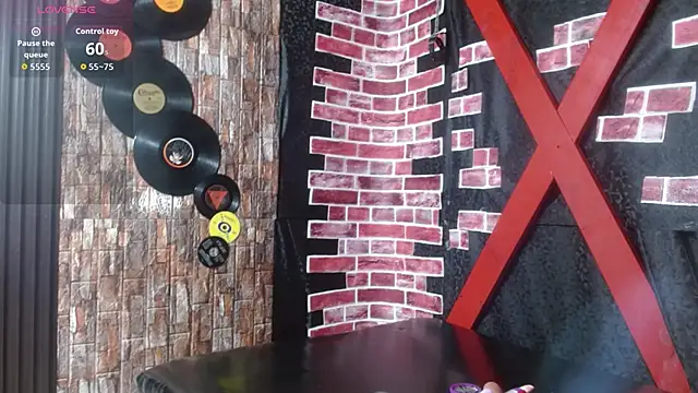 Dominatriz Arlette online show from June 17, 2026, 7:13 pm